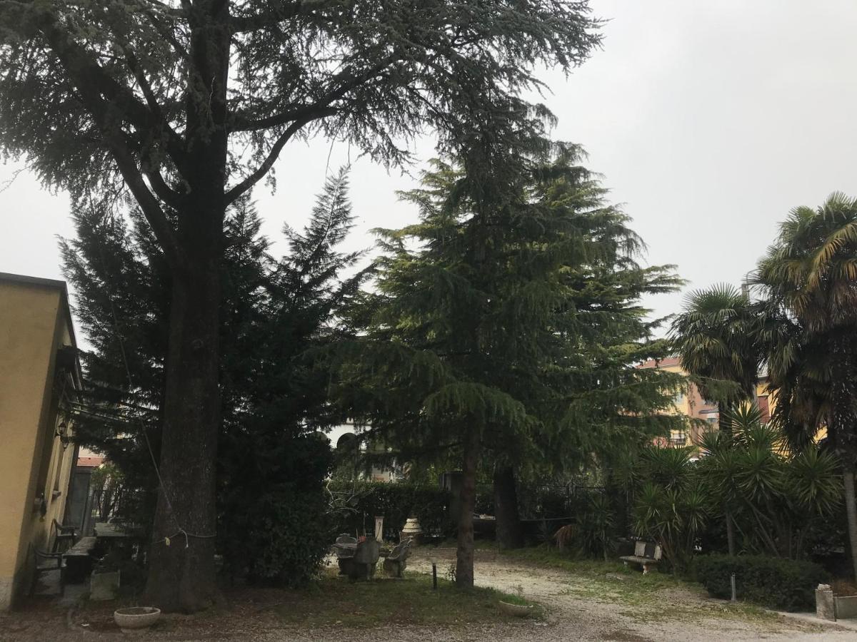 B&B " Guzzi - Inn " Mandello del Lario Eksteriør bilde